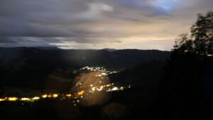 Dieses Bild zeigt eine Webcam-Aufnahme vom Achertal, aufgenommen am Mittwoch, den 03.06.2026 um 03:50 Uhr. Die Temperatur betrug 9.7°C.