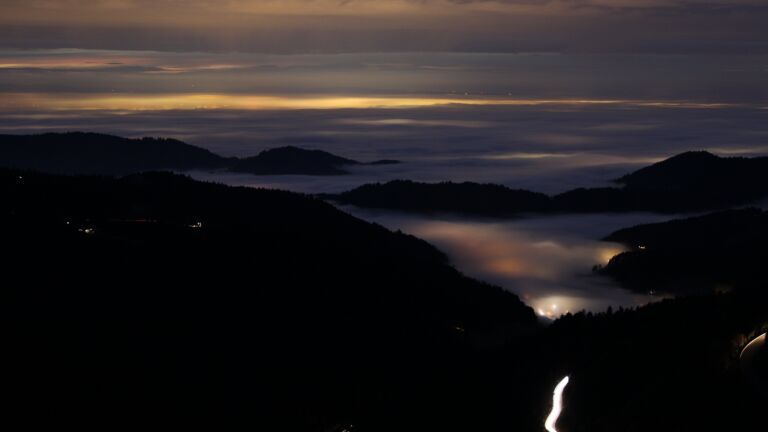 Dieses Bild zeigt eine Webcam-Aufnahme vom Achertal, aufgenommen am Montag, den 10.11.2025 um 18:00 Uhr. Die Temperatur betrug 5.9°C.