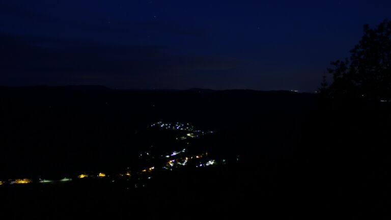 Dieses Bild zeigt eine Webcam-Aufnahme vom Achertal, aufgenommen am Mittwoch, den 13.05.2026 um 04:30 Uhr. Die Temperatur betrug 3.5°C.