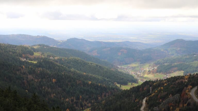 Dieses Bild zeigt eine Webcam-Aufnahme vom Achertal, aufgenommen am Montag, den 03.11.2025 um 14:40 Uhr. Die Temperatur betrug 5.8°C.