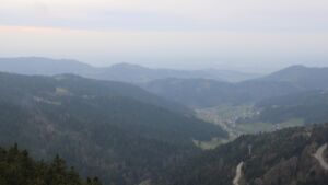 Dieses Bild zeigt eine Webcam-Aufnahme vom Achertal, aufgenommen am Freitag, den 10.04.2026 um 18:20 Uhr. Die Temperatur betrug 7.4°C.