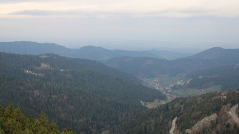 Dieses Bild zeigt eine Webcam-Aufnahme vom Achertal, aufgenommen am Mittwoch, den 25.03.2026 um 08:20 Uhr. Die Temperatur betrug 5.3°C.