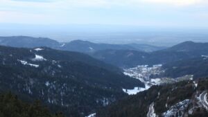 Dieses Bild zeigt eine Webcam-Aufnahme vom Achertal, aufgenommen am Dienstag, den 13.01.2026 um 16:50 Uhr. Die Temperatur betrug 6.7°C.