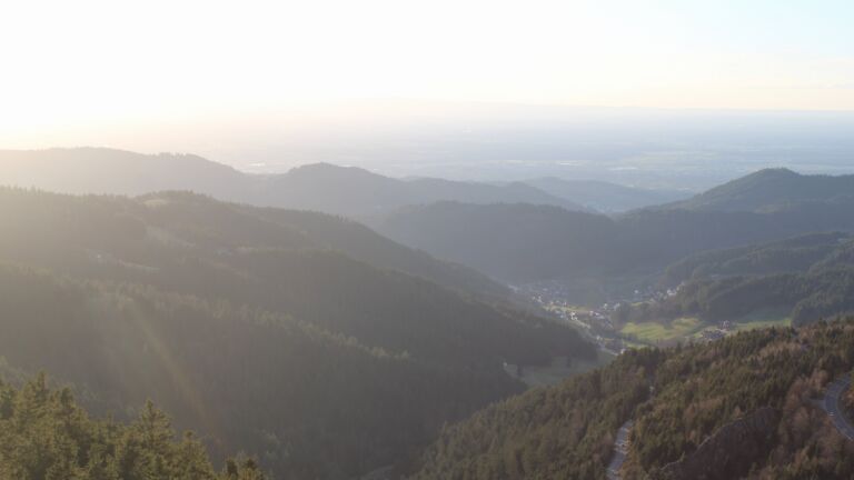 Dieses Bild zeigt eine Webcam-Aufnahme vom Achertal, aufgenommen am Sonntag, den 01.03.2026 um 17:30 Uhr. Die Temperatur betrug 8°C.