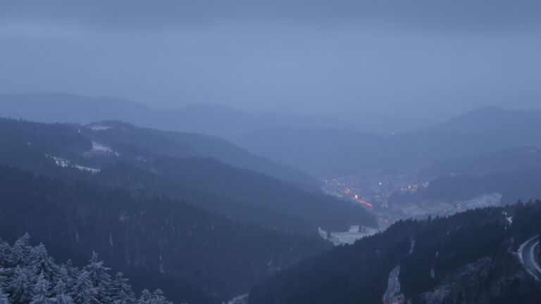 Dieses Bild zeigt eine Webcam-Aufnahme vom Achertal, aufgenommen am Mittwoch, den 24.12.2025 um 17:00 Uhr. Die Temperatur betrug -5.9°C.