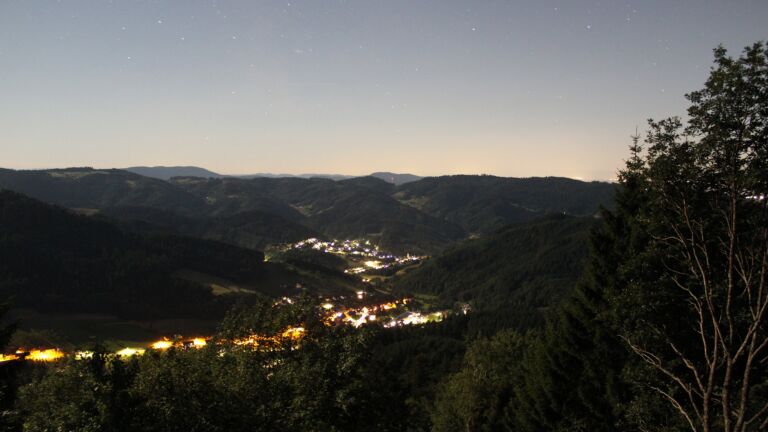 Dieses Bild zeigt eine Webcam-Aufnahme vom Achertal, aufgenommen am Samstag, den 04.07.2026 um 03:10 Uhr. Die Temperatur betrug 16.1°C.