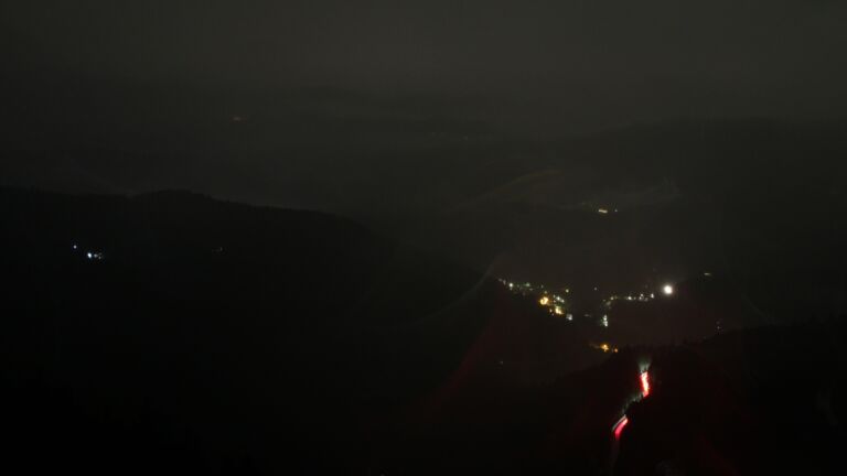 Dieses Bild zeigt eine Webcam-Aufnahme vom Achertal, aufgenommen am Samstag, den 26.07.2025 um 22:50 Uhr. Die Temperatur betrug 12.7°C.