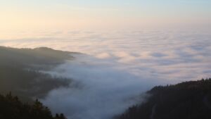 Dieses Bild zeigt eine Webcam-Aufnahme vom Achertal, aufgenommen am Samstag, den 13.12.2025 um 16:00 Uhr. Die Temperatur betrug 8.9°C.