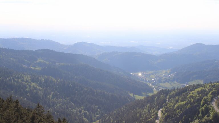 Dieses Bild zeigt eine Webcam-Aufnahme vom Achertal, aufgenommen am Freitag, den 09.05.2025 um 18:20 Uhr. Die Temperatur betrug 10.1°C.