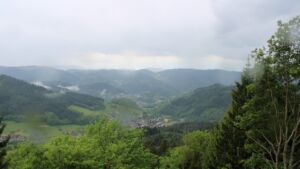 Dieses Bild zeigt eine Webcam-Aufnahme vom Achertal, aufgenommen am Montag, den 18.05.2026 um 16:00 Uhr. Die Temperatur betrug 9.7°C.