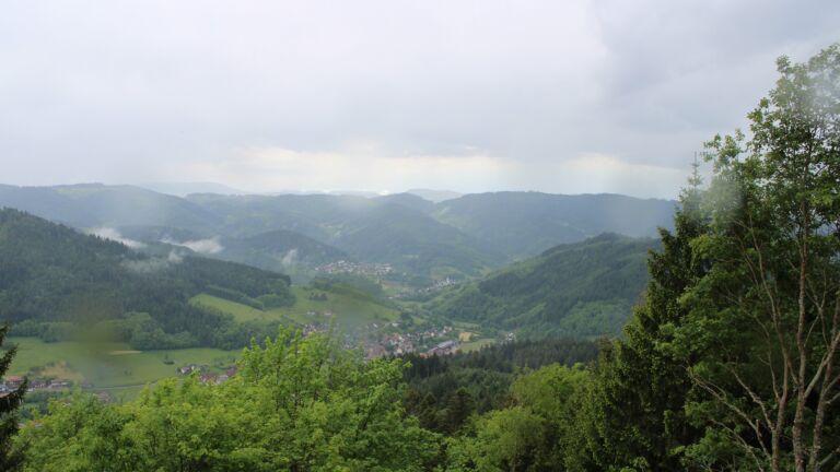 Dieses Bild zeigt eine Webcam-Aufnahme vom Achertal, aufgenommen am Montag, den 18.05.2026 um 16:00 Uhr. Die Temperatur betrug 9.7°C.