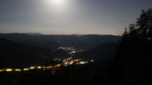 Dieses Bild zeigt eine Webcam-Aufnahme vom Achertal, aufgenommen am Mittwoch, den 24.06.2026 um 23:40 Uhr. Die Temperatur betrug 26.2°C.
