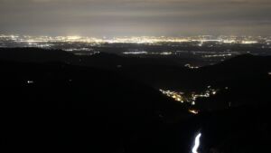 Dieses Bild zeigt eine Webcam-Aufnahme vom Achertal, aufgenommen am Sonntag, den 05.04.2026 um 21:40 Uhr. Die Temperatur betrug 6.8°C.