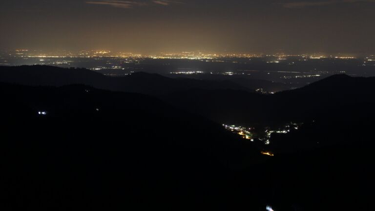 Dieses Bild zeigt eine Webcam-Aufnahme vom Achertal, aufgenommen am Samstag, den 21.03.2026 um 05:10 Uhr. Die Temperatur betrug 4.6°C.