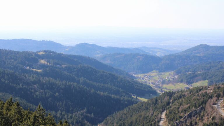 Dieses Bild zeigt eine Webcam-Aufnahme vom Achertal, aufgenommen am Freitag, den 27.02.2026 um 15:00 Uhr. Die Temperatur betrug 15.2°C.