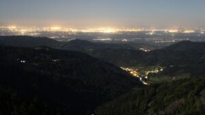 Dieses Bild zeigt eine Webcam-Aufnahme vom Achertal, aufgenommen am Donnerstag, den 30.04.2026 um 23:00 Uhr. Die Temperatur betrug 6.3°C.