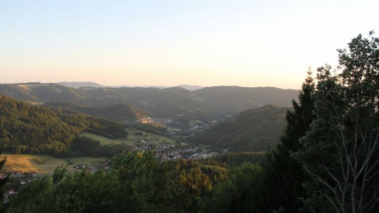 Dieses Bild zeigt eine Webcam-Aufnahme vom Achertal, aufgenommen am Mittwoch, den 12.08.2026 um 20:20 Uhr. Die Temperatur betrug 26.1°C.