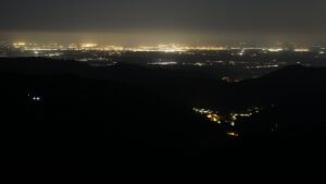 Dieses Bild zeigt eine Webcam-Aufnahme vom Achertal, aufgenommen am Donnerstag, den 23.04.2026 um 02:00 Uhr. Die Temperatur betrug 4.4°C.