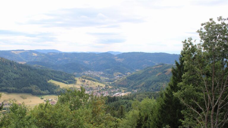 Dieses Bild zeigt eine Webcam-Aufnahme vom Achertal, aufgenommen am Dienstag, den 18.08.2026 um 15:40 Uhr. Die Temperatur betrug 23°C.