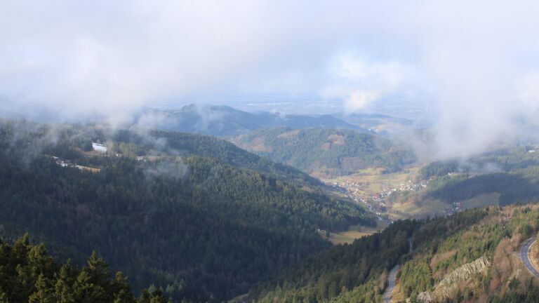 Dieses Bild zeigt eine Webcam-Aufnahme vom Achertal, aufgenommen am Samstag, den 07.02.2026 um 11:00 Uhr. Die Temperatur betrug 5.9°C.