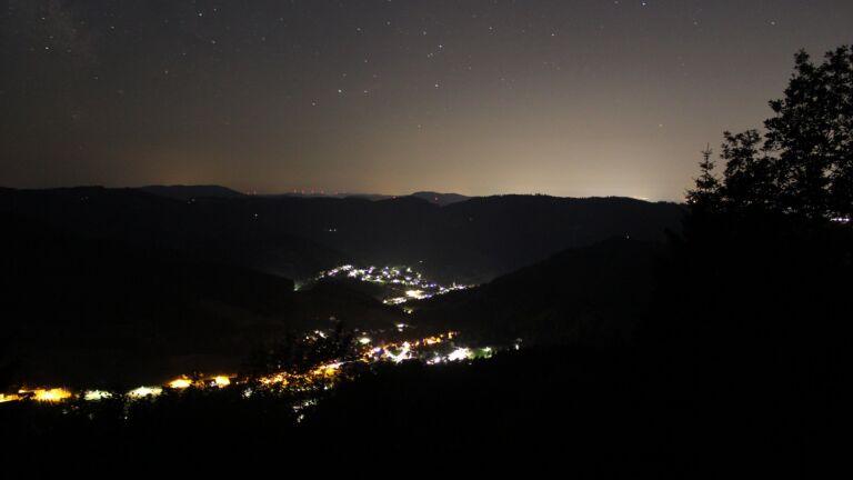 Dieses Bild zeigt eine Webcam-Aufnahme vom Achertal, aufgenommen am Montag, den 22.06.2026 um 02:30 Uhr. Die Temperatur betrug 25.1°C.