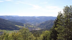 Dieses Bild zeigt eine Webcam-Aufnahme vom Achertal, aufgenommen am Samstag, den 26.09.2026 um 15:20 Uhr. Die Temperatur betrug 27.2°C.