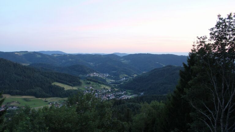 Dieses Bild zeigt eine Webcam-Aufnahme vom Achertal, aufgenommen am Montag, den 06.07.2026 um 21:40 Uhr. Die Temperatur betrug 22.1°C.