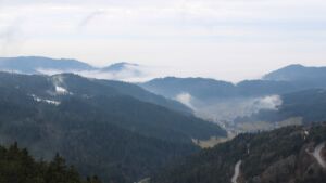 Dieses Bild zeigt eine Webcam-Aufnahme vom Achertal, aufgenommen am Dienstag, den 03.02.2026 um 12:50 Uhr. Die Temperatur betrug 2°C.