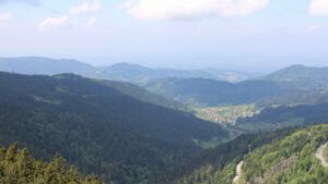 Dieses Bild zeigt eine Webcam-Aufnahme vom Achertal, aufgenommen am Freitag, den 08.05.2026 um 13:30 Uhr. Die Temperatur betrug 12.4°C.