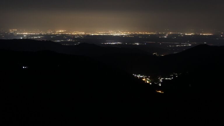 Dieses Bild zeigt eine Webcam-Aufnahme vom Achertal, aufgenommen am Dienstag, den 24.03.2026 um 02:30 Uhr. Die Temperatur betrug 6.3°C.