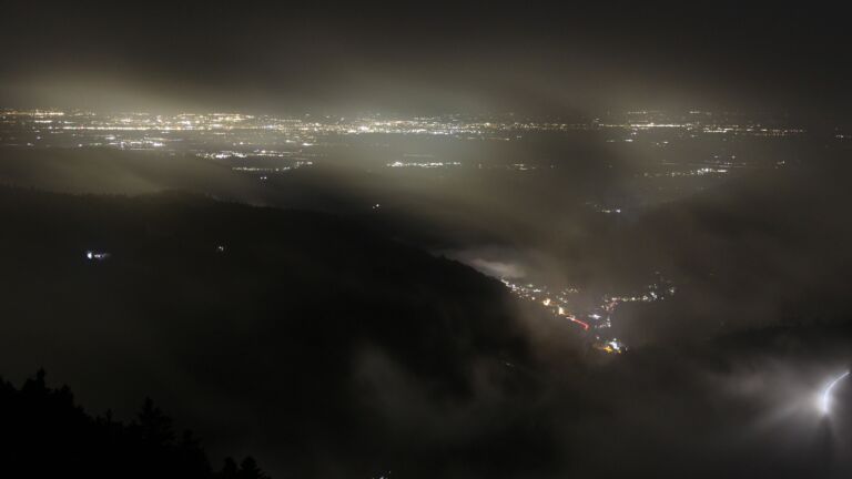 Dieses Bild zeigt eine Webcam-Aufnahme vom Achertal, aufgenommen am Montag, den 17.11.2025 um 19:00 Uhr. Die Temperatur betrug -2.1°C.