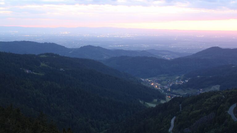 Dieses Bild zeigt eine Webcam-Aufnahme vom Achertal, aufgenommen am Freitag, den 16.05.2025 um 21:40 Uhr. Die Temperatur betrug 9.1°C.