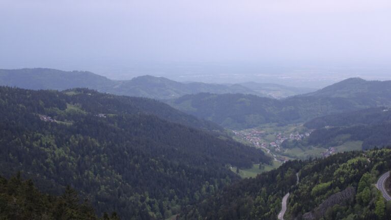Dieses Bild zeigt eine Webcam-Aufnahme vom Achertal, aufgenommen am Samstag, den 03.05.2025 um 06:20 Uhr. Die Temperatur betrug 13°C.