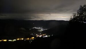 Dieses Bild zeigt eine Webcam-Aufnahme vom Achertal, aufgenommen am Dienstag, den 09.06.2026 um 00:30 Uhr. Die Temperatur betrug 14.7°C.