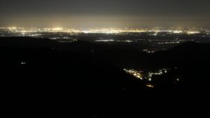 Dieses Bild zeigt eine Webcam-Aufnahme vom Achertal, aufgenommen am Dienstag, den 07.04.2026 um 22:30 Uhr. Die Temperatur betrug 9.6°C.