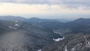 Dieses Bild zeigt eine Webcam-Aufnahme vom Achertal, aufgenommen am Freitag, den 21.11.2025 um 15:10 Uhr. Die Temperatur betrug -5.4°C.