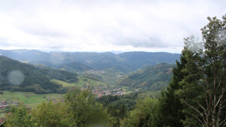 Dieses Bild zeigt eine Webcam-Aufnahme vom Achertal, aufgenommen am Samstag, den 10.10.2026 um 13:20 Uhr. Die Temperatur betrug 9.3°C.