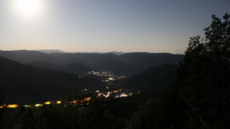 Dieses Bild zeigt eine Webcam-Aufnahme vom Achertal, aufgenommen am Dienstag, den 28.07.2026 um 01:30 Uhr. Die Temperatur betrug 16.2°C.