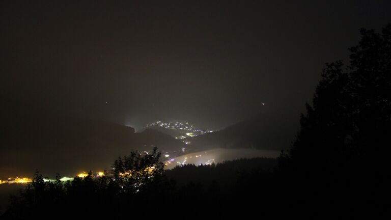Dieses Bild zeigt eine Webcam-Aufnahme vom Achertal, aufgenommen am Mittwoch, den 21.10.2026 um 01:30 Uhr. Die Temperatur betrug 9.1°C.