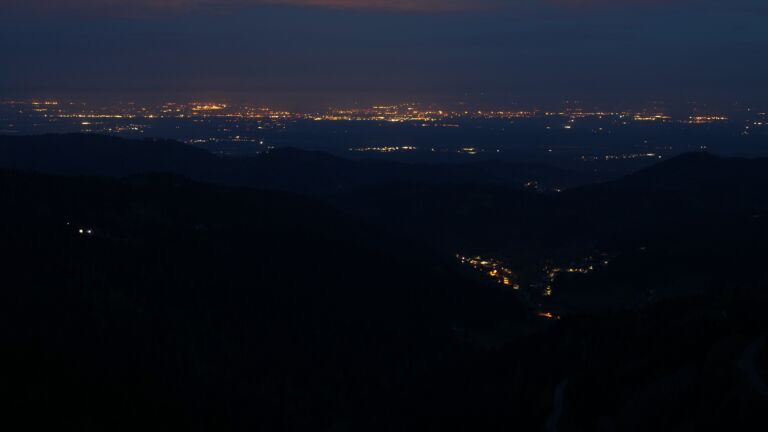 Dieses Bild zeigt eine Webcam-Aufnahme vom Achertal, aufgenommen am Sonntag, den 19.04.2026 um 05:40 Uhr. Die Temperatur betrug 10.2°C.