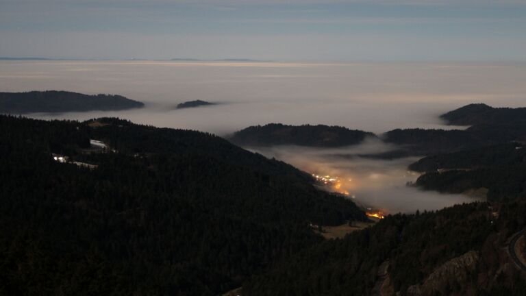 Dieses Bild zeigt eine Webcam-Aufnahme vom Achertal, aufgenommen am Donnerstag, den 05.02.2026 um 01:00 Uhr. Die Temperatur betrug 4.6°C.