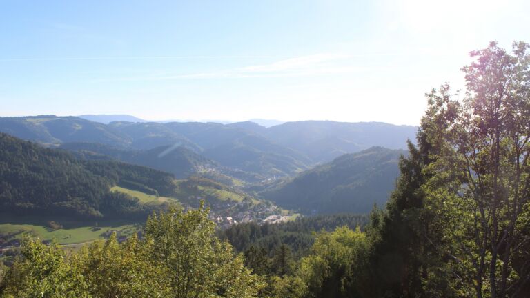 Dieses Bild zeigt eine Webcam-Aufnahme vom Achertal, aufgenommen am Freitag, den 25.09.2026 um 17:20 Uhr. Die Temperatur betrug 23°C.