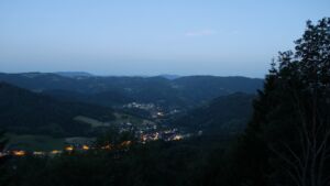 Dieses Bild zeigt eine Webcam-Aufnahme vom Achertal, aufgenommen am Freitag, den 19.06.2026 um 04:30 Uhr. Die Temperatur betrug 25°C.