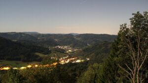 Dieses Bild zeigt eine Webcam-Aufnahme vom Achertal, aufgenommen am Sonntag, den 27.09.2026 um 23:00 Uhr. Die Temperatur betrug 22.6°C.