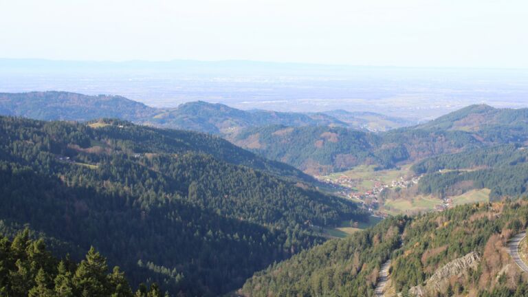 Dieses Bild zeigt eine Webcam-Aufnahme vom Achertal, aufgenommen am Donnerstag, den 13.11.2025 um 11:10 Uhr. Die Temperatur betrug 15.4°C.