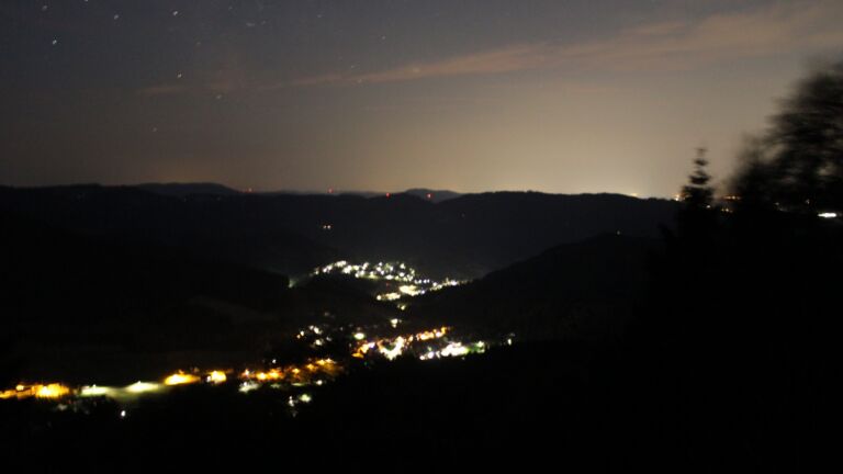 Dieses Bild zeigt eine Webcam-Aufnahme vom Achertal, aufgenommen am Samstag, den 27.06.2026 um 03:10 Uhr. Die Temperatur betrug 28.5°C.