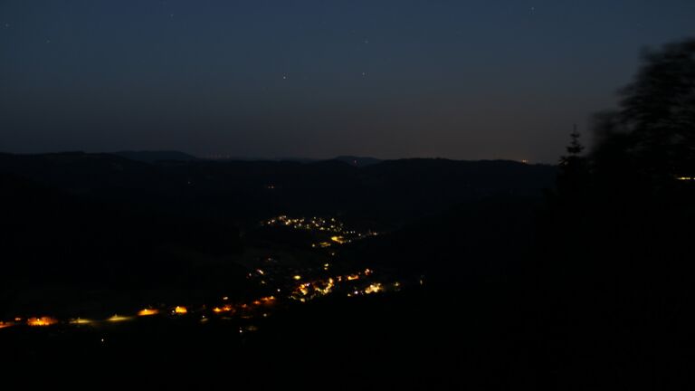 Dieses Bild zeigt eine Webcam-Aufnahme vom Achertal, aufgenommen am Dienstag, den 26.05.2026 um 04:20 Uhr. Die Temperatur betrug 21.2°C.