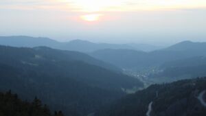 Dieses Bild zeigt eine Webcam-Aufnahme vom Achertal, aufgenommen am Dienstag, den 24.03.2026 um 18:40 Uhr. Die Temperatur betrug 7.6°C.