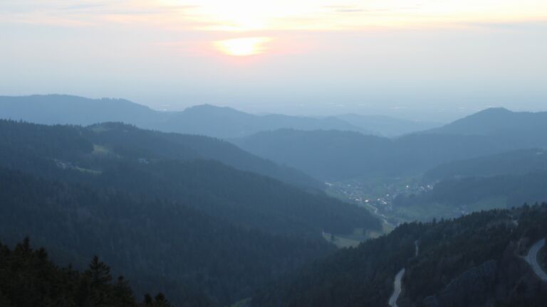 Dieses Bild zeigt eine Webcam-Aufnahme vom Achertal, aufgenommen am Dienstag, den 24.03.2026 um 18:40 Uhr. Die Temperatur betrug 7.6°C.