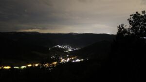 Dieses Bild zeigt eine Webcam-Aufnahme vom Achertal, aufgenommen am Freitag, den 21.08.2026 um 04:00 Uhr. Die Temperatur betrug 16.2°C.